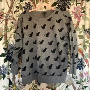 Katt-tröja - Lite katthår på den. Har tyvärr aldrig på mig den