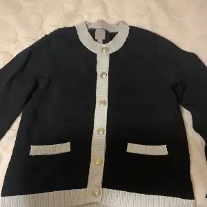 En fin stickad tröja från H&M köpt för 399kr