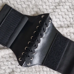 Corset - En vacker korsett som tyvärr är en storlek för liten för mig! Orginal pris = 150 💗 Pris kan diskuteras 🫶 Är också i bra skick! 💗 Kan användas till bland annat cosplay och till skjortor 🫶🩷