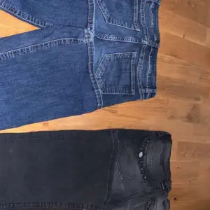 Två par jeans i storlek 146-152. Eller köp styck vis.  Blåa är från Lindex  