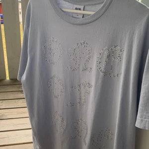 One of one t-shirt  - En fet one of one t-shirt strl medium. Inte använd så mycket. 