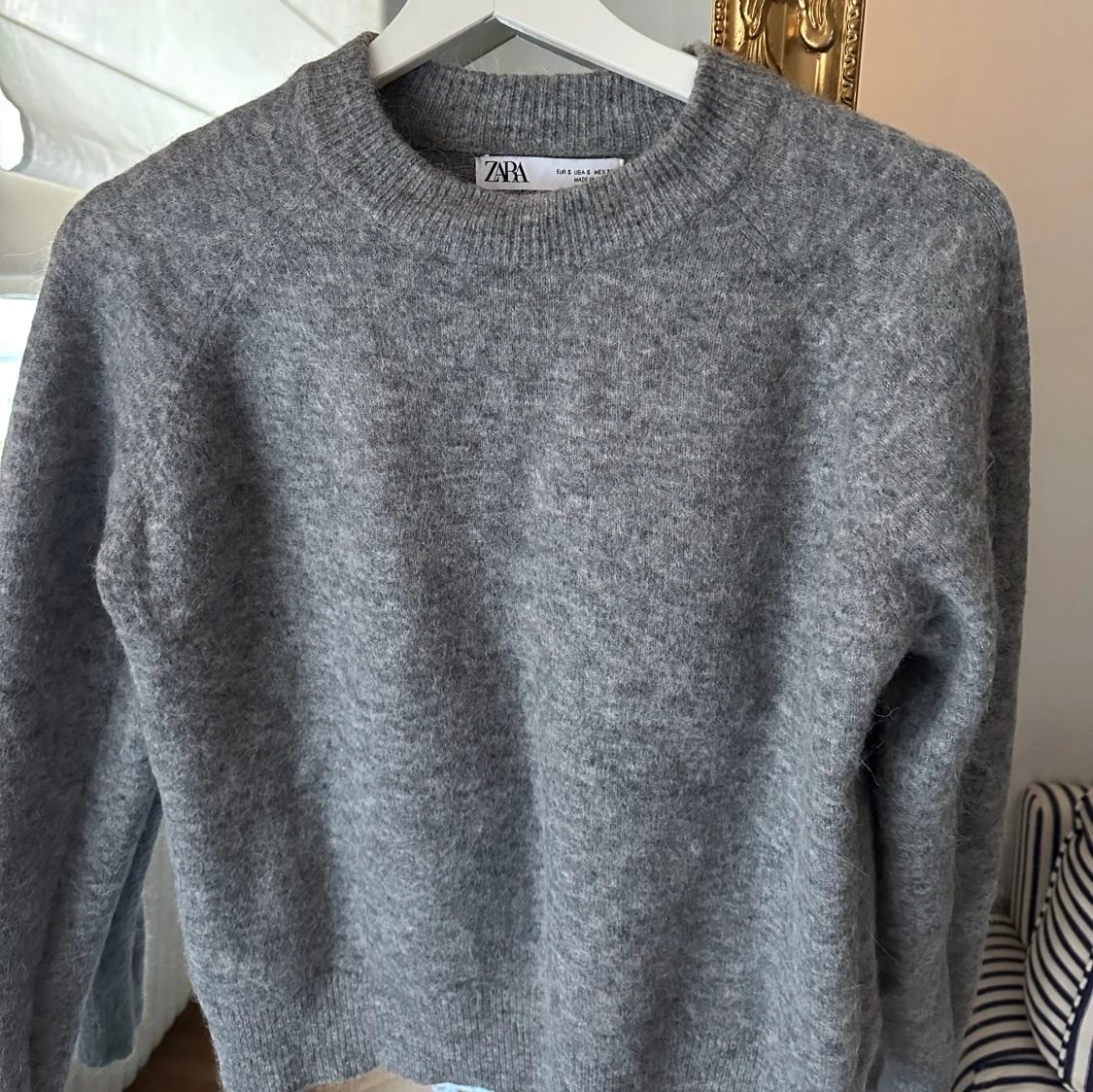 Grå stickad tröja ifrån zara - 90
