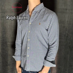 Ralph Lauren skjorta - Helt nytt skick! Och inga defekter. Vid andra frågor och funderingar är de bara att skriva!💯