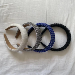 Diadem - SVART ÄR SÅLD! Fyra jätte fina diadem <3 En för 60kr, alla 3 för 150 ❤️‍🩹 // använd gärna köp nu!