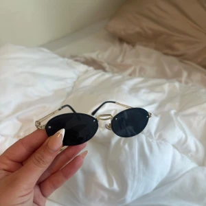 Solglasögon - Fina solglasögon helt nya passade bara inte mig