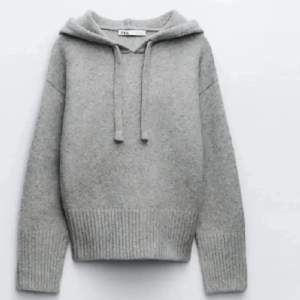 Trendig typ stickad hoodie från zara 💘 köpte den tidigare och har bara använt en gång för den passade inte mig, kp för egna bilder 💕