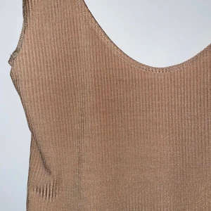 Body - Ribbad body som aldrig är använd 🤎