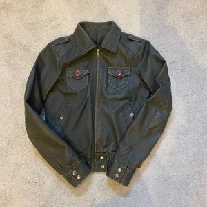 Läderjacka  - Kommer inte till användning, storlek står inte men passar mig som har s