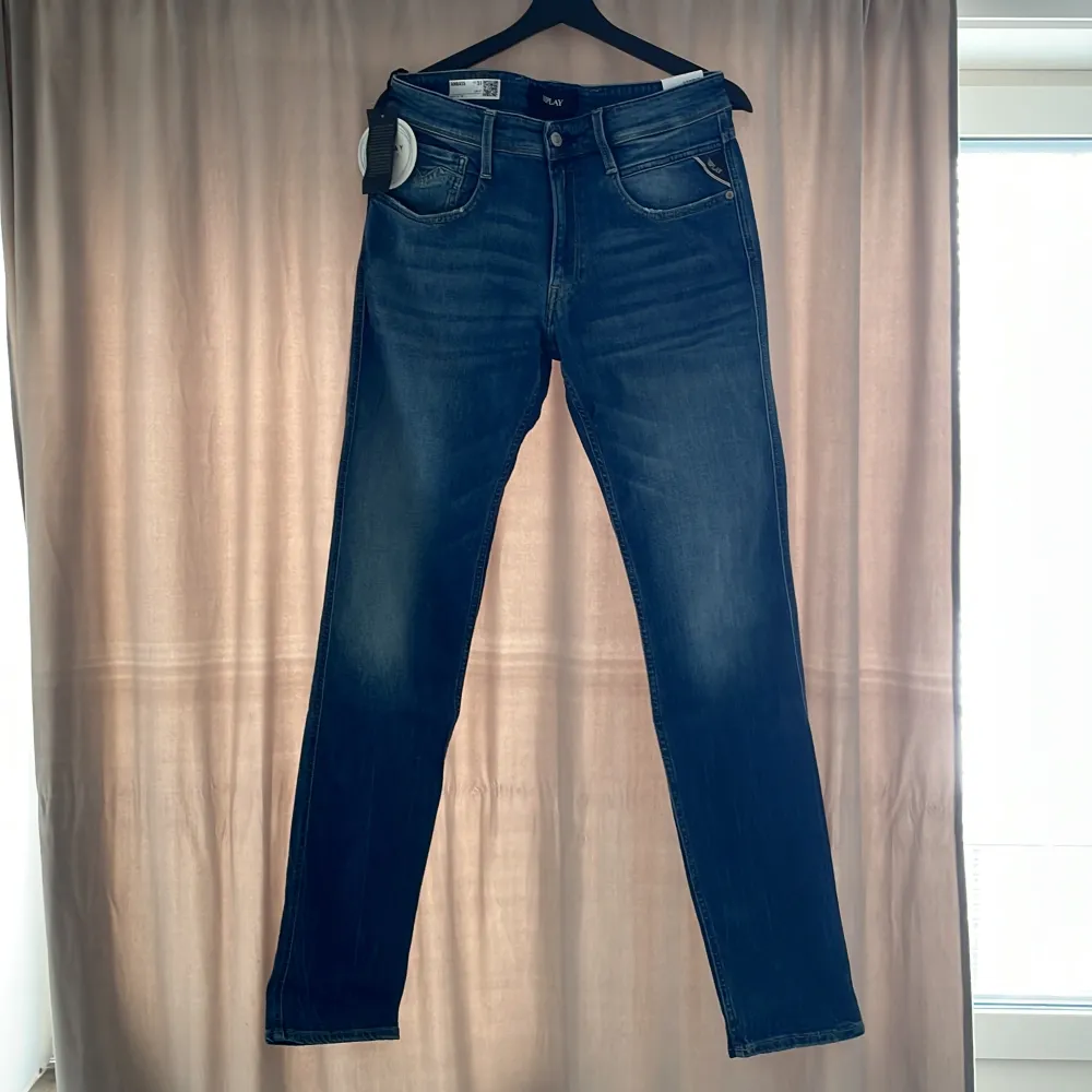Färg: Blå Strlk: 31 (Slim fit)  Replay Jeans 573  Nypris: 1000 (aldrig använda) . Jeans & Byxor.