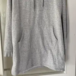 En stor hoodie, M, grå, fint skick