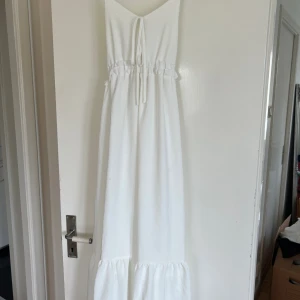Vit långklänning  - Oanvänd 