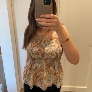 mönstrad topp - jätte stretchiga och aldrig använd. pris kan diskuteras