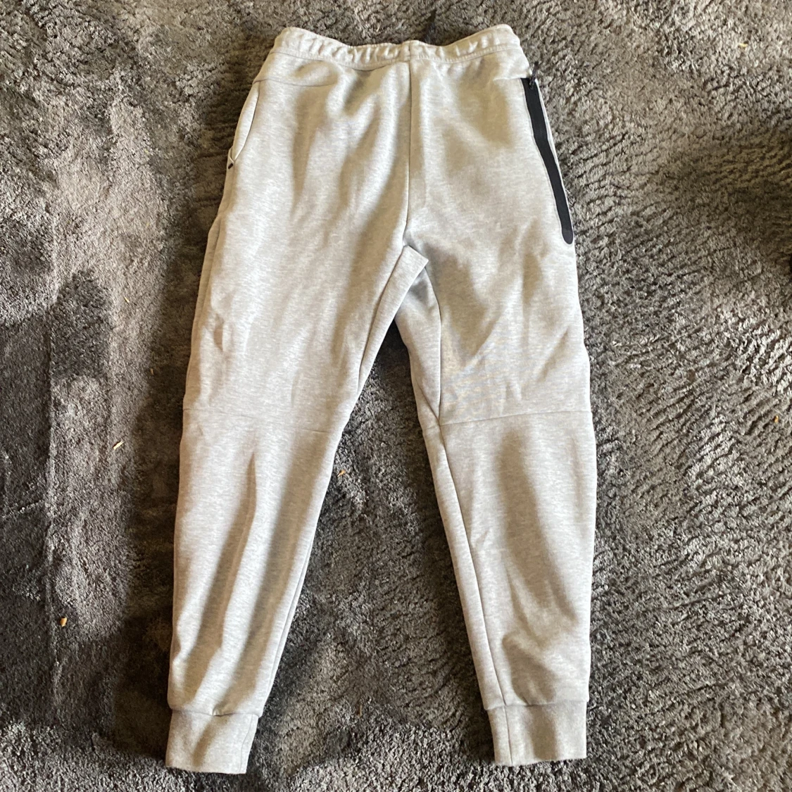 nike tech fleece mjukisbyxor, aldrig använda av mig. riktigt bra skick👌👌 - 90
