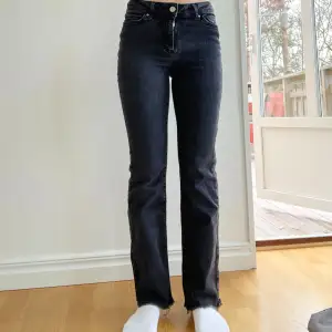 Fina jeans från veromoda. Jag är ca 160 cm.
