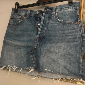 Levis kjol - Helt ny aldrig använd storlek s