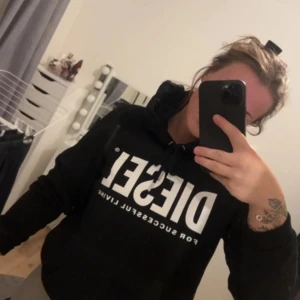 Hoodie - Använd två gånger, nypris 999kr