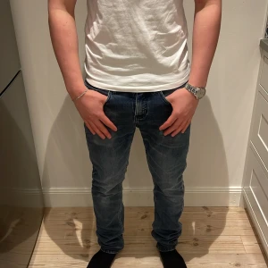 Jeans  - Snygga jeans i storlek 31/32 ~  slimfit i passform. Riktigt snygg färg ☺️