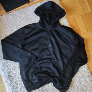 Luvtröja  - Luvtröja i fint skick. Stl xxl men mer som än en xl. 