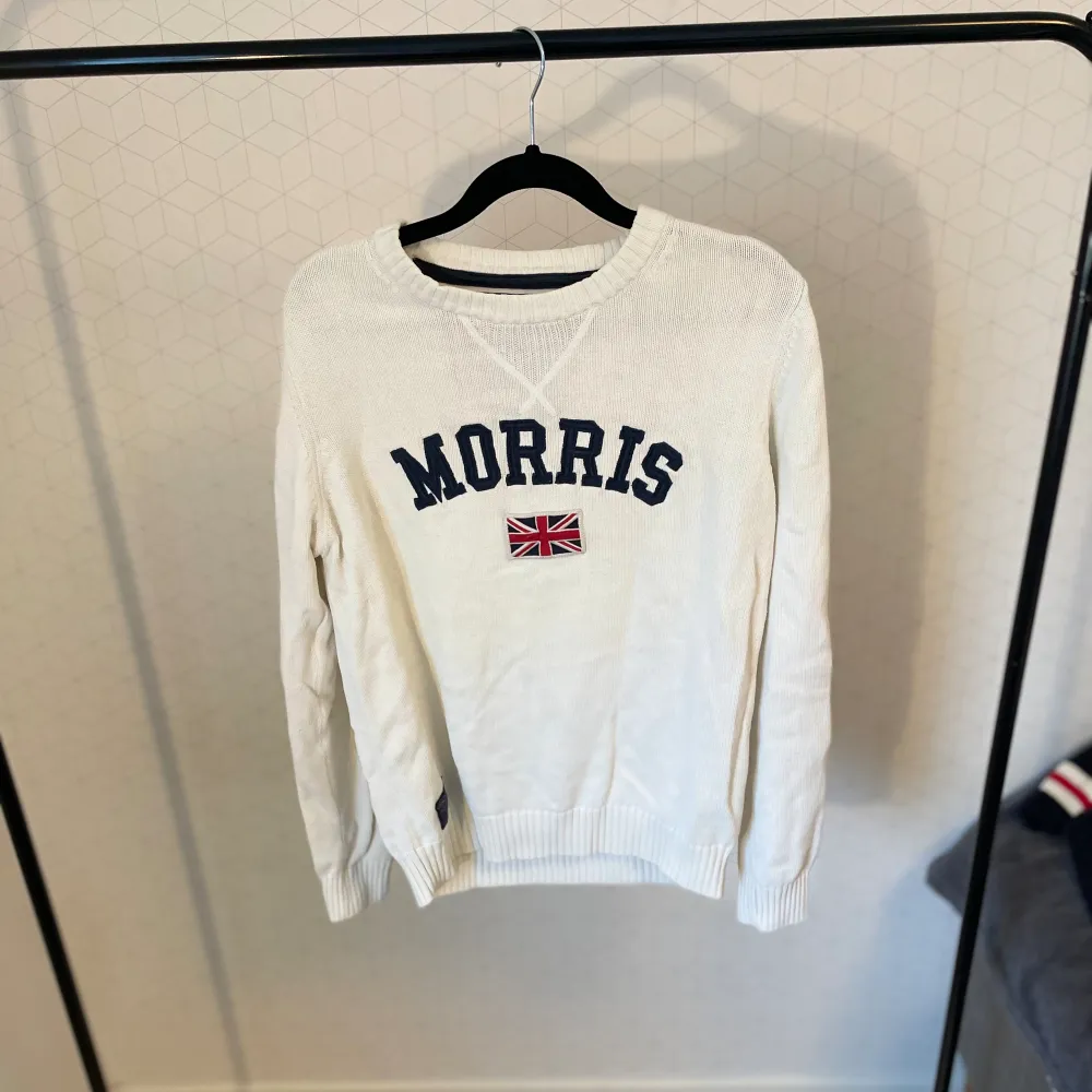En Morris sweatshirt i storlek Small. Den har inga skador eller liknande. Hör av er vid frågor eller funderingar. . Tröjor & Koftor.