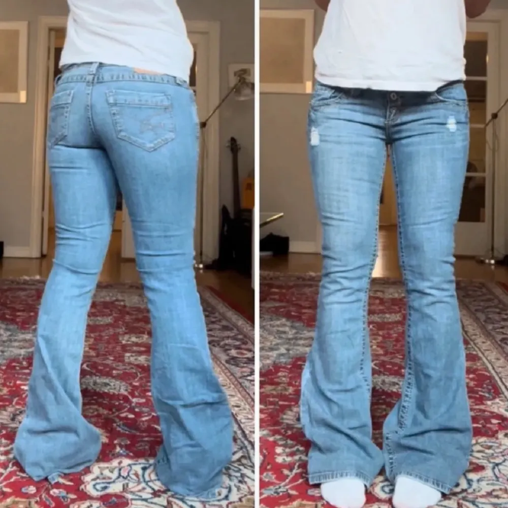 jättefina blåa low waist jeans💖 midja - 36 cm innerben - 81 cm passar mig som är 168 cm💖. Jeans & Byxor.