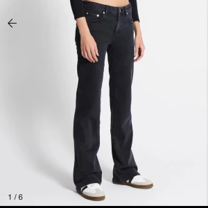 Jeans Lager 157 - Populära jeansen från lager 157 90s boot. Storlek XS i short längden, använda fåtal gånger så i fint skick!  Skriv vid frågor annars köp direkt🫶🏽