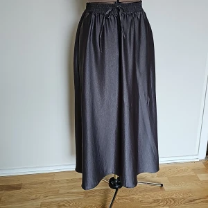 Oanvönd kjol - Oanvänd med prislapp kvar 