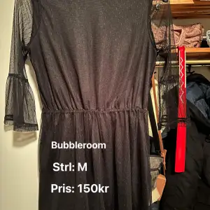 Helt (NY) klänning utan prislapp storlek: M. Är i fint skick. Köpt från bubbleroom.