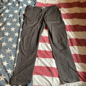 Linnebyxor  - Svarta linne byxor köpta på dressman som inte kom till användning. Storlek M och är i topp skick. Original pris 500