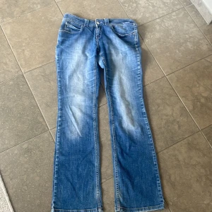 Jeans  - Säljer dessa vintage skitsnygga jeans 