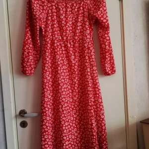 Klänning  - Klänning Shein Curve Strl 0Xl Hel ren rök djurfri 100 kr pp