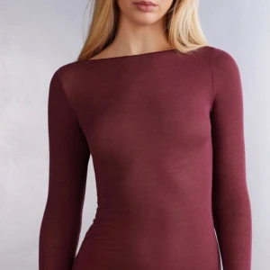 Säljer/byter! - Hej! Skulle gärna vilja sälja tröjan eller byta mot en annan färg i strl s. Vissa defekter vid ärmarna med det kommer bilder innan fraktning.