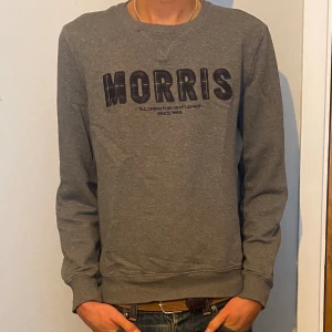 Morris tröja grå  - Storlek XS men passar S oxå. Bra skick, nypris 1 200.