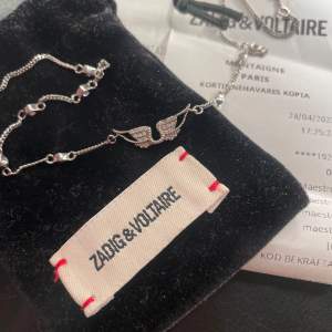 Säljer nu mitt Zadig halsband som knappt är använt köpt i butik i Paris för lite mindre än ett år sedan! Kom privat för fler bilder eller frågor💕