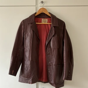 läderjacka - Köpt second hand, passar storlek S-M❤️‍🔥