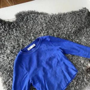 Fin blå zara tröja - Jättefin tröja, köpt på Plick och utan skada