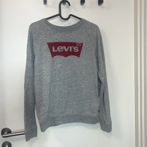 Levi’s collegetröja  - Fint skick!