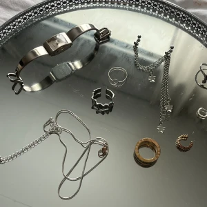 Smycken, klocka  - Smycken, skriv för pris, allt för 125, endast klockan för 50kr, Edblad ringen för 30kr! Pris kan diskuteras 💕