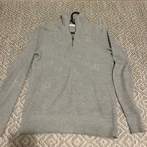 Zip tröja - Jack Jones zip tröja, grå. Bra skick, storlek M passar även S.
