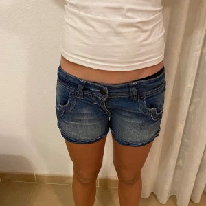 Jeans shorts  - Jeans shorts med fina detaljer 