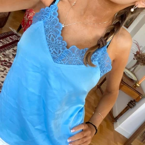 Spetslinne💓💓 - Så himla gulligt turkos/blått linne med spets och i silke ish, har tyvärr inte fått användning men så fin färg till sommaren 🥰🫶💗🌟