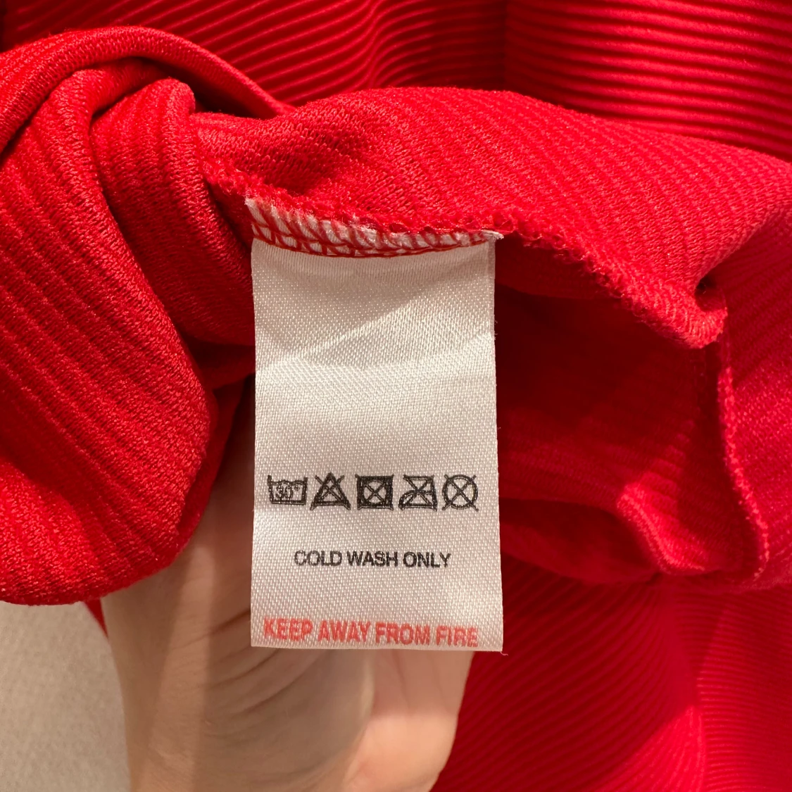 Fin röd klänning - 91