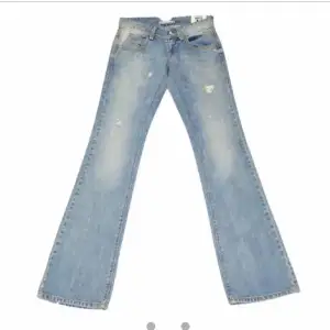 Lågmidjade jeans från I love fornarina, bra skick. (Lånade bilder) Frakten står köparen för skriv gärna vid frågor!