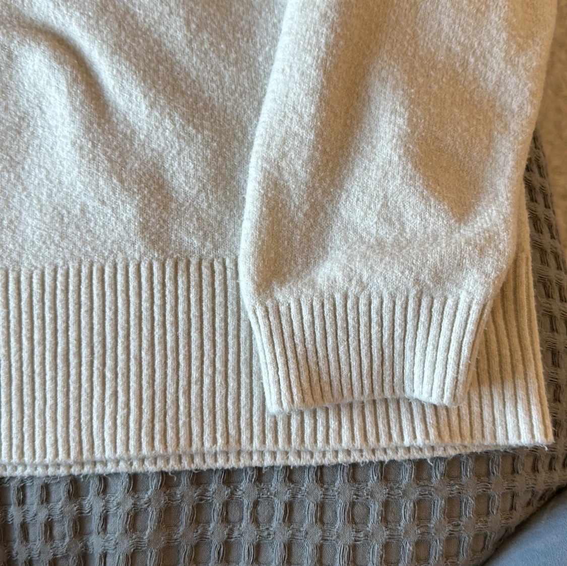 Beige/vit stickad tröja - 91