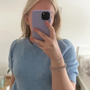 blå tröja - Blå tröja från Gina tricot! Stickad och kortärmad! Inte använt så ofta! Superfin🥰