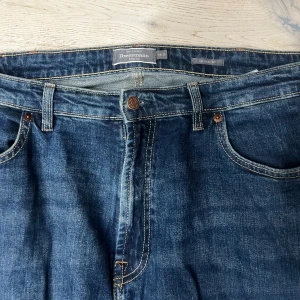 Blåa Jeans - Blåa jeans, uppsydda 2 cm typ. Bra skick! Kan möjligen mötas i Gbg Mvh Liam😁