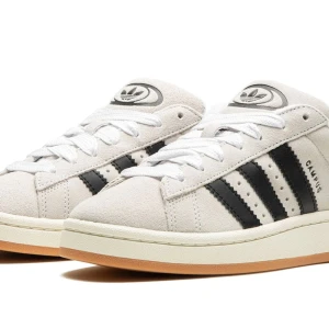 Adidas campus 00 - Adidas campus 00 hvid og sort Str 38 Købt for 1400,- Næsten ingen brugstegn, spørg gerne om billede Køb over tise eller Vinted til en billigere pris 