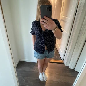 Topp  - Jättegullig topp perfekt till sommaren💗