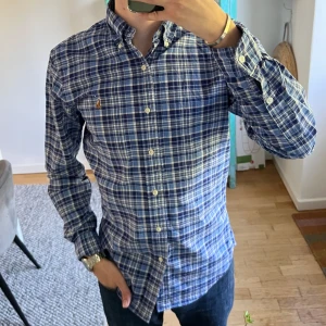 Rutig Ralph Lauren skjorta - Tja! Säljer denna rutiga ralph lauren skjortan i nyskick!
