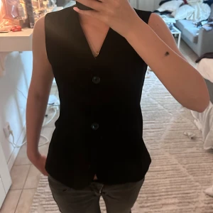 Zara Topp  - Fin zara topp jag köpte för en månad sedan men jag ångrade mig. Aldrig använd. 