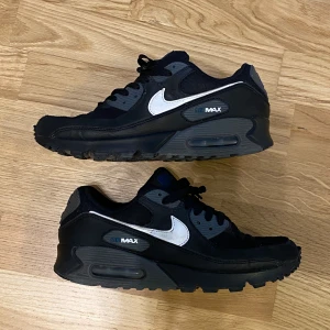 Nike air max 90 - Säljer mina airmax 90 som jag andvänt några gånger, Nypris 1800kr   Pris kan diskuteras vid snabb affär